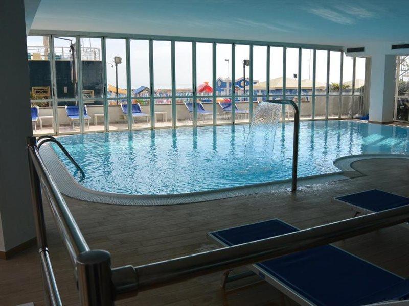 Negresco 4*